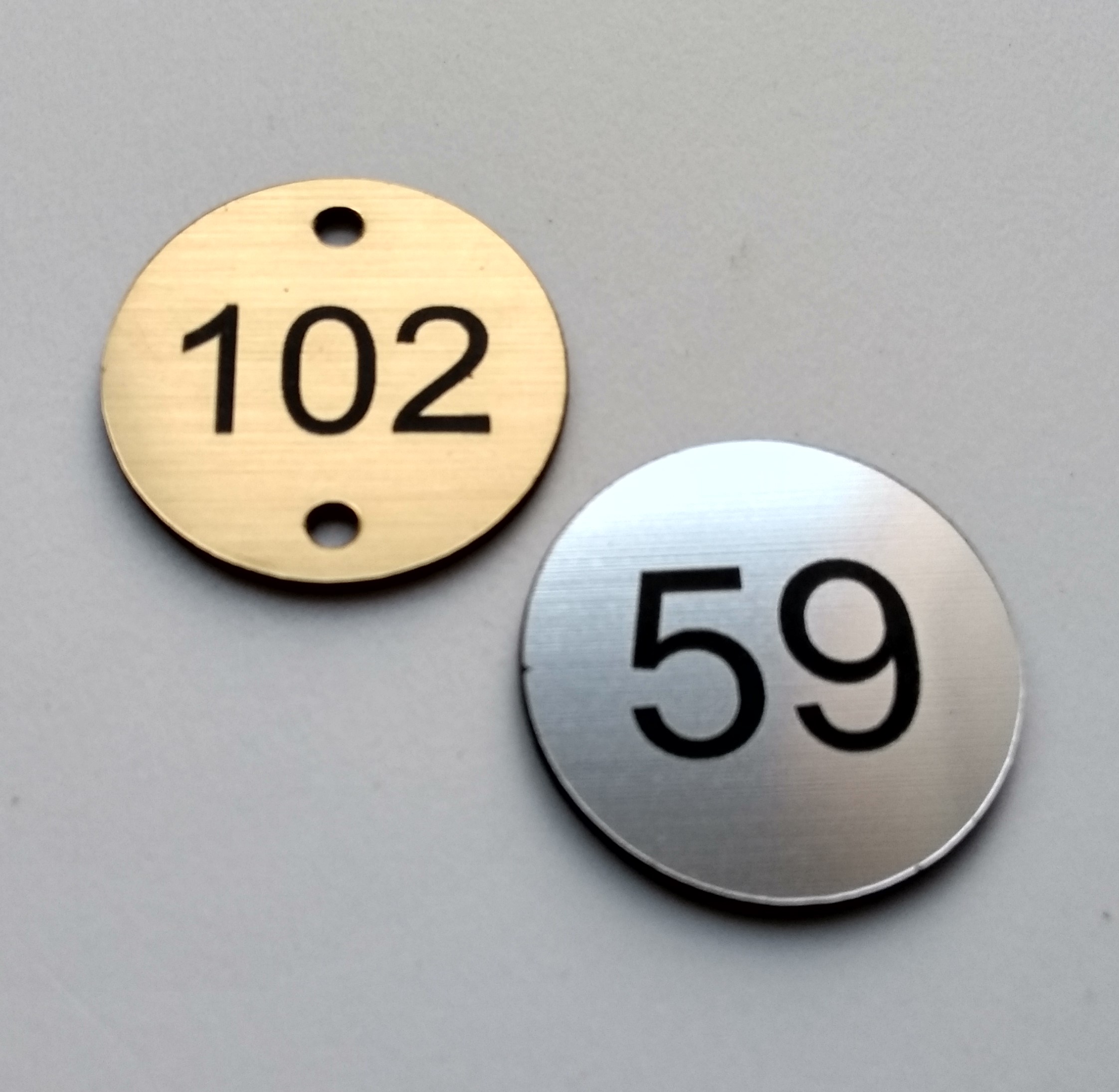 1-80 80 pcs with keyrings dia 25mm  Laser Engraved Number Discs, 